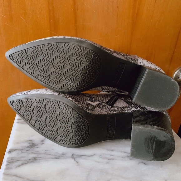 NEW Esprit Snake print ankle boots Size 8.5 womans - Picture 4 of 5